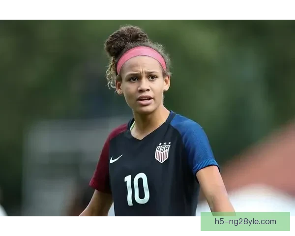 罗德曼之女年薪破两百万创女足纪录