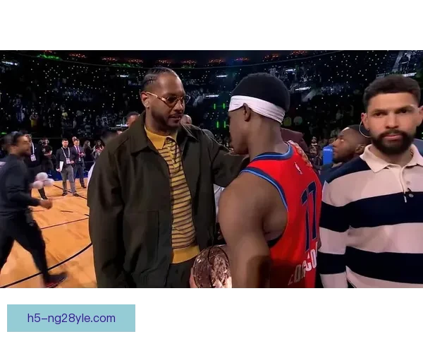 埃奇库姆双绝杀夺新秀赛MVP